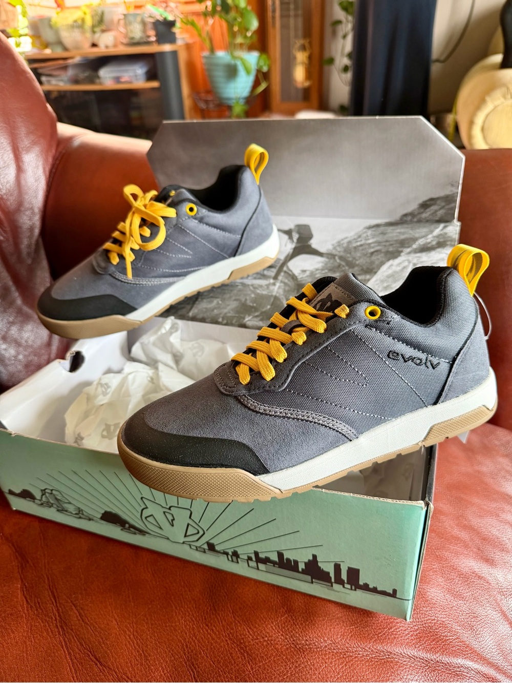 evolv Rebel Men’s size 4.5 (for Kids) Gray and Yellow Casual Sneakers in Pewter